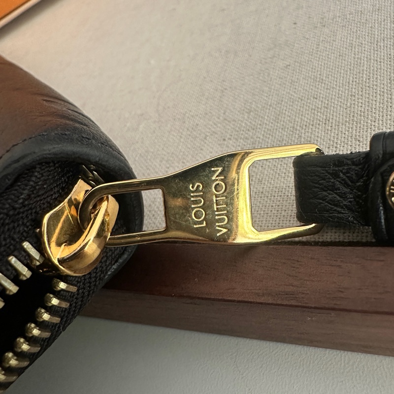 LV 拉鍊長夾 錢包 M61864 黑色壓紋 芯片款-7