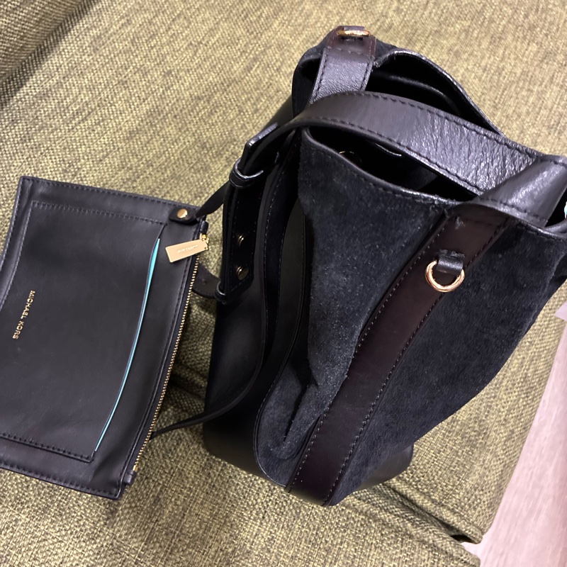 MICHAEL KORS 晶煥黑水桶包-7