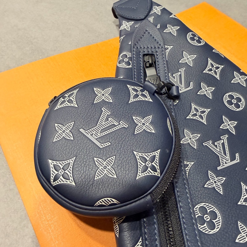 Lv特殊色斜背腰包M24751-1