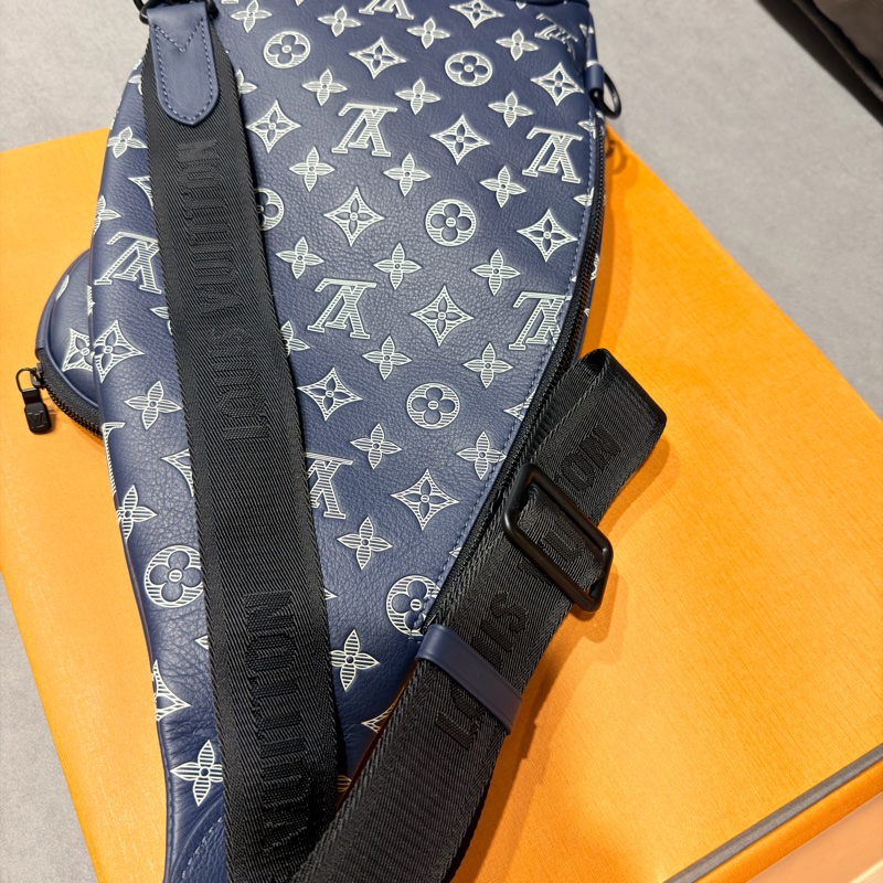 Lv特殊色斜背腰包M24751-7