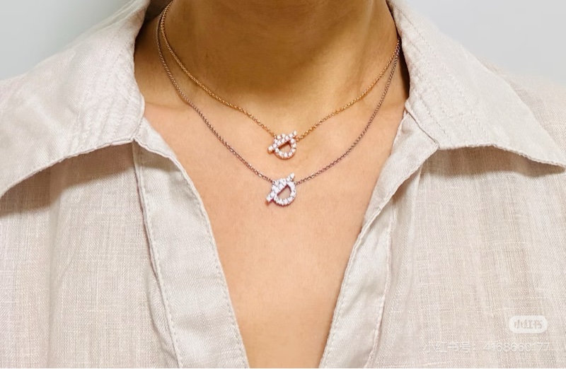 全新HERMES Finesse墜飾小Q滿鑽項鍊-7