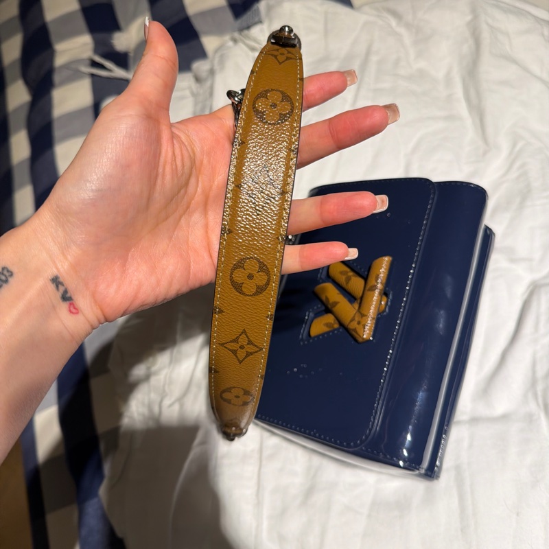 Lv 漆皮包 twist-4