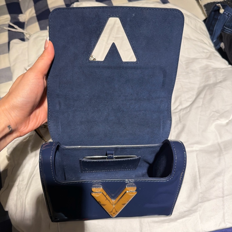 Lv 漆皮包 twist-5