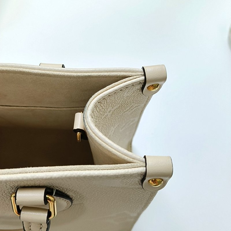 LOUIS VUITTON ONTHEGO PM小號米色牛皮老花壓紋叢林包肩背包手提包斜背包 金色五金 可拆卸肩帶 配件齊全-9