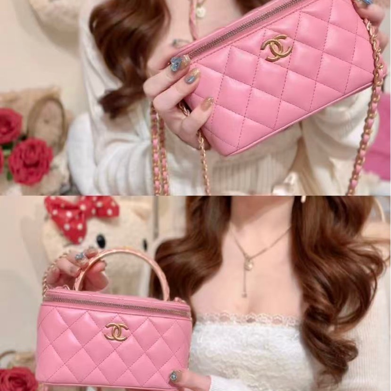 🔥新到： Chanel/香奈兒23A 金屬編織手柄長盒，粉色金扣羊皮底部雙 C Logo 內含鏡子，尺寸：16*8*9-6