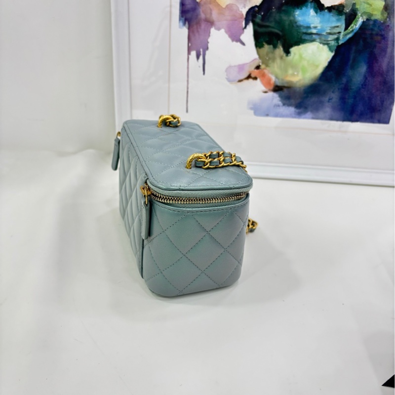 Chanel/香奈兒 珠光小羊皮化妝盒鏈條包 22年晶片 小票 官方叫淡灰色 實物偏藍-2