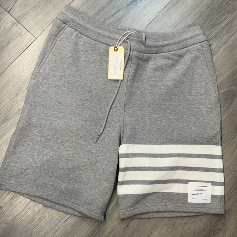 🔥 雙11全面開搶・全館折扣限時開啟!【THOM BROWNE-TB】 經典四條紋短褲 灰(下單前須先私訊)-0