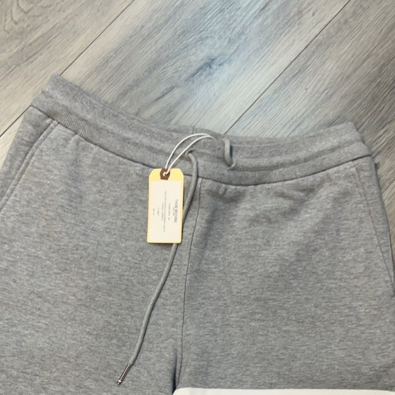 🔥 雙11全面開搶・全館折扣限時開啟!【THOM BROWNE-TB】 經典四條紋短褲 灰(下單前須先私訊)-3