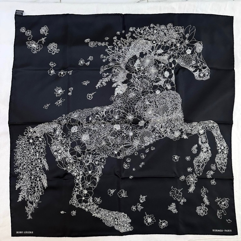 愛馬仕 Hermes 輕揚花衣 馬上花 絲巾 黑白-1
