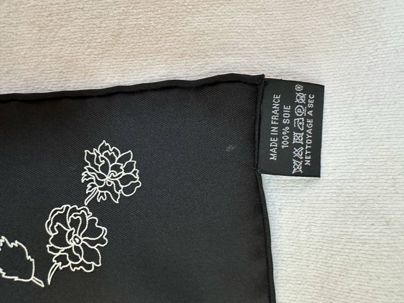 愛馬仕 Hermes 輕揚花衣 馬上花 絲巾 黑白-4