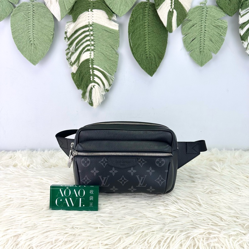 LV OURDOOR BUMBAG 黑色老花拼皮胸口包-0