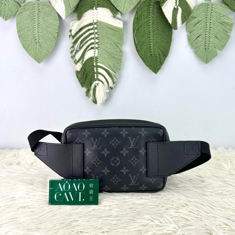 LV OURDOOR BUMBAG 黑色老花拼皮胸口包-4