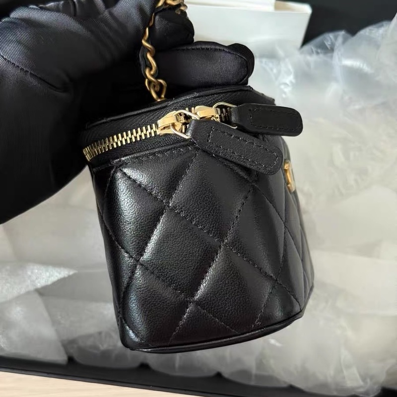 新款芯片款!Chanel香奈兒 24K 金球小盒子包 新款底部有Logo-4