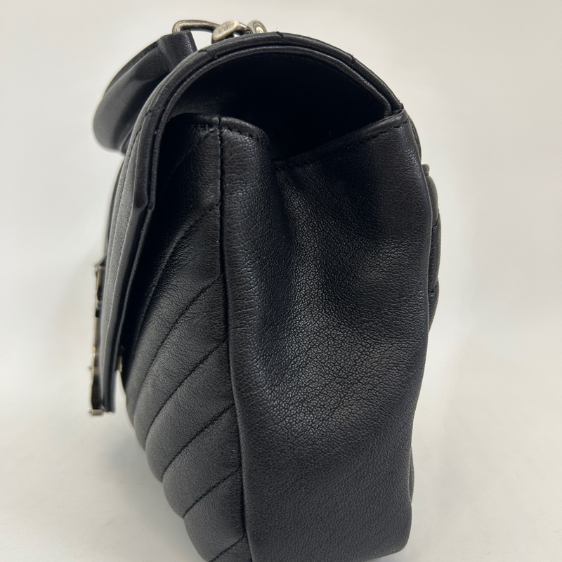 YSL 黑牛皮V型紋銀釦信封下蓋學院包-3