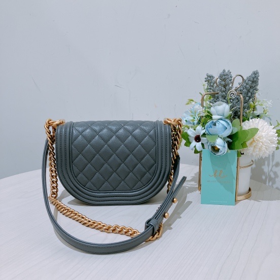 TK1852 CHANEL香奈兒灰色boy款22A BOY MESSENGER BAG CAVIAR GREY X GHW-1