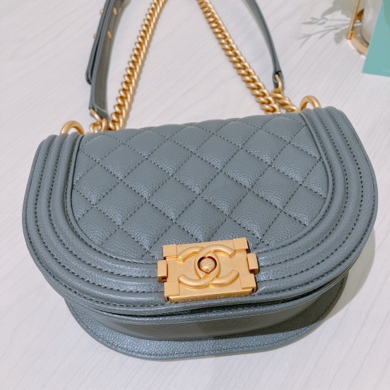TK1852 CHANEL香奈兒灰色boy款22A BOY MESSENGER BAG CAVIAR GREY X GHW-5