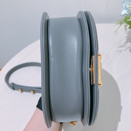 TK1852 CHANEL香奈兒灰色boy款22A BOY MESSENGER BAG CAVIAR GREY X GHW-10