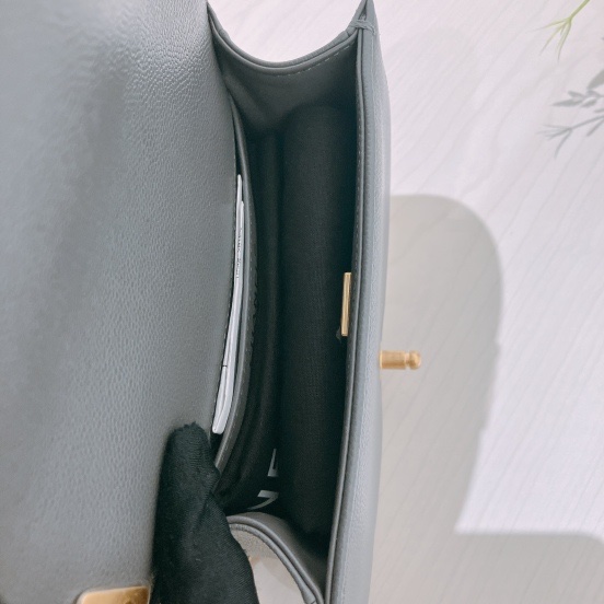 TK1852 CHANEL香奈兒灰色boy款22A BOY MESSENGER BAG CAVIAR GREY X GHW-13