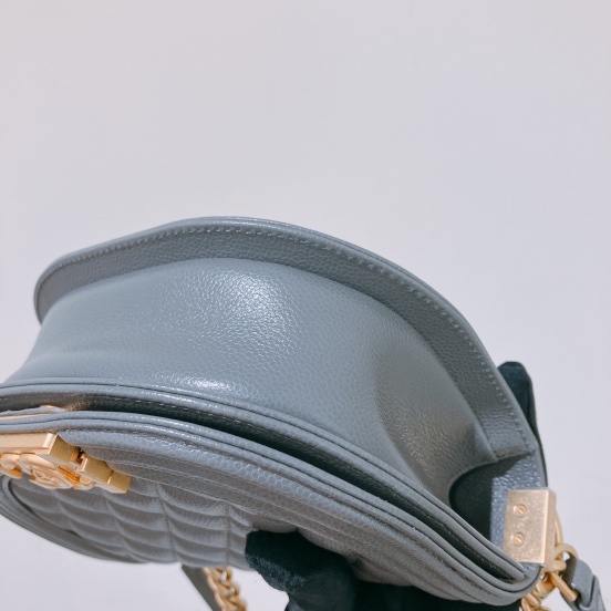 TK1852 CHANEL香奈兒灰色boy款22A BOY MESSENGER BAG CAVIAR GREY X GHW-15
