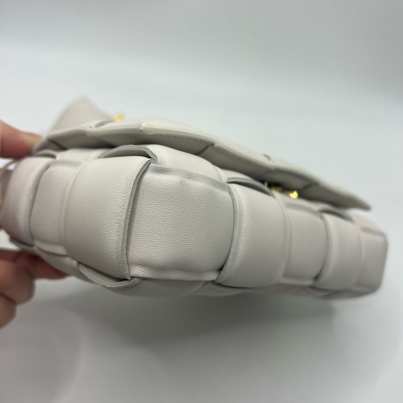 BV 编织枕头包-3