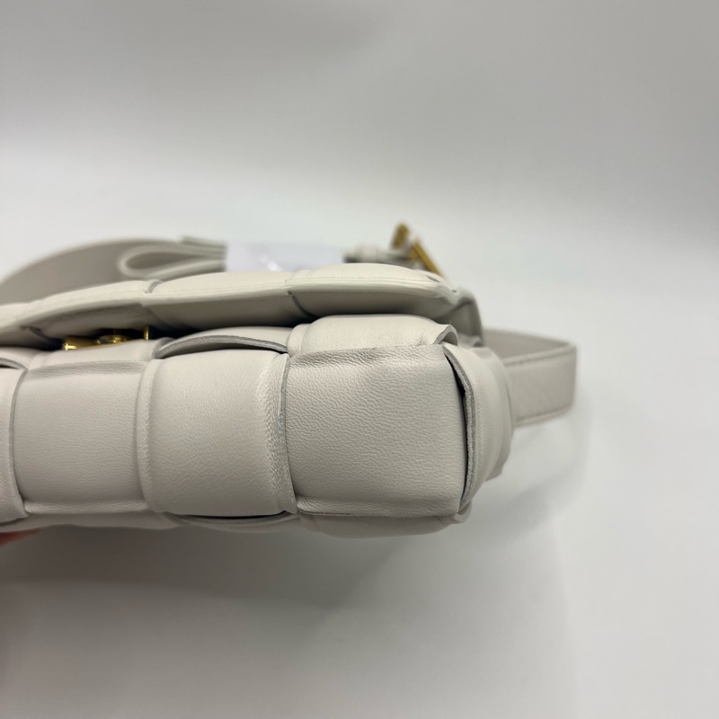 BV 编织枕头包-4