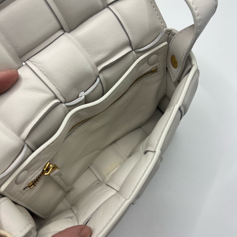 BV 编织枕头包-7