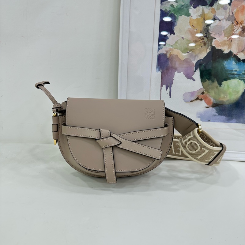LOEWE 羅意威 gate mini 大象灰 字母寬肩帶 23年內碼-1