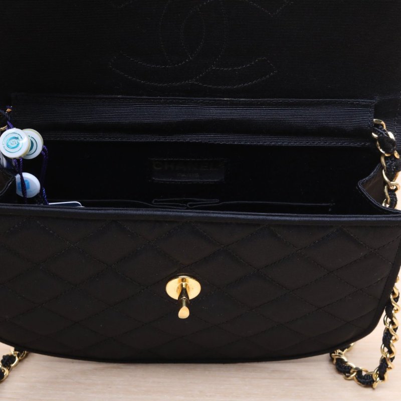 中古巴黎限定鴛鴦扣半月斜背包黑色緞面1開金銀扣-4