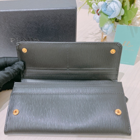 TK1842 PRADA普拉達長銀包金扣LONG WALLET VITELLO BLACK X GHW-13