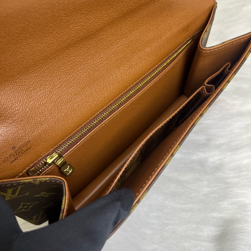 Louis Vuitton翻蓋手拿包-10