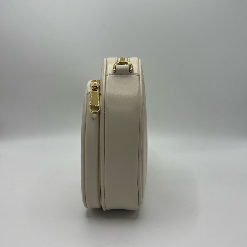 GUCCI古驰白色爱心斜挎包-1