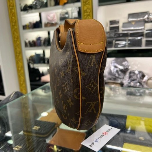 東區正精品㊣LV Croissant M51212 原花字紋金釦拉鍊圓弧手提包肩背包相思豆可頌包 中款 RZ5883-4