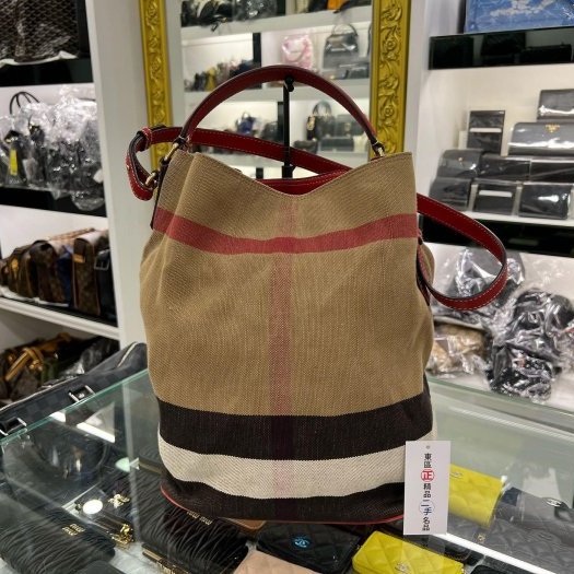 東區正精品㊣BURBERRY 3945742 經典格紋棉麻紅色皮革手提包斜背包水桶包 RZ5882-0