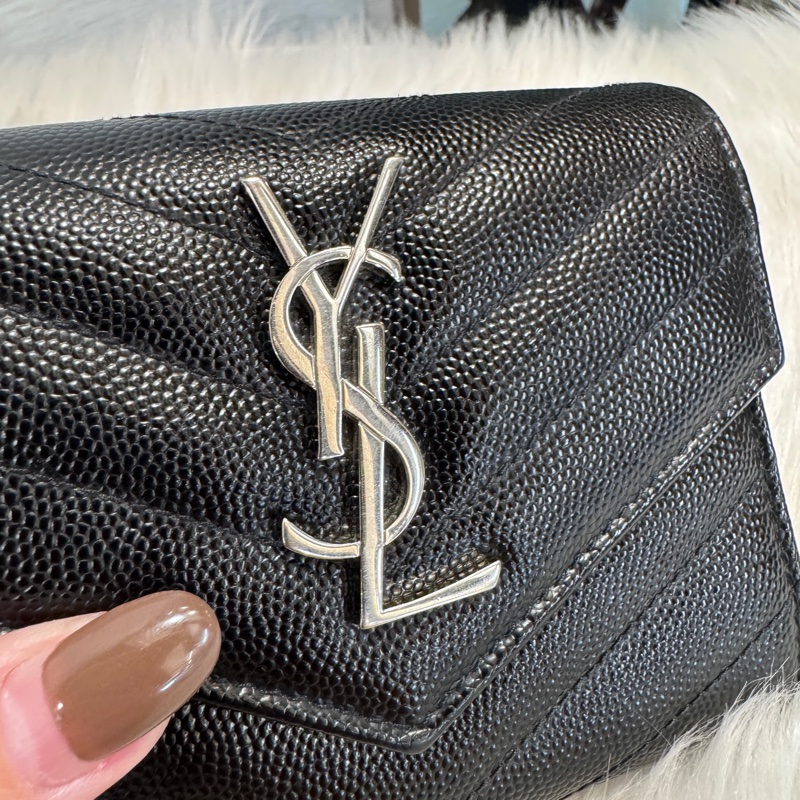 YSL 黑魚子醬銀釦三折短夾-5