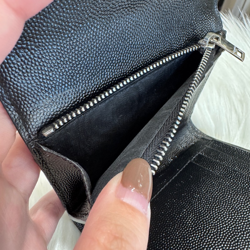 YSL 黑魚子醬銀釦三折短夾-8