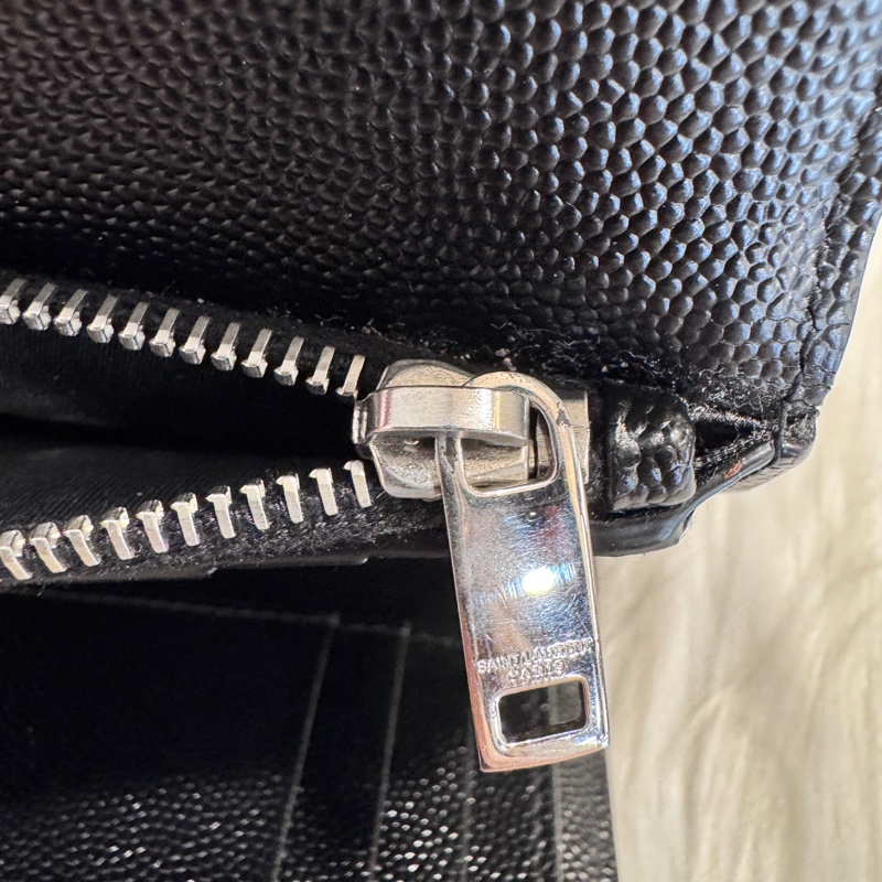 YSL 黑魚子醬銀釦三折短夾-9