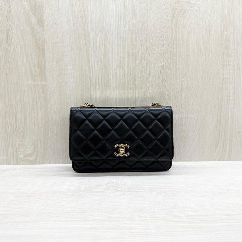 CHANEL黑羊皮淡金釦Trendy CC Woc下蓋小鏈包-0