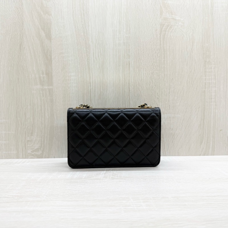 CHANEL黑羊皮淡金釦Trendy CC Woc下蓋小鏈包-1