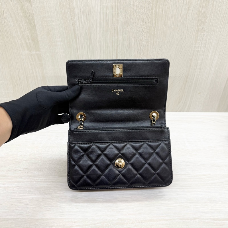 CHANEL黑羊皮淡金釦Trendy CC Woc下蓋小鏈包-6