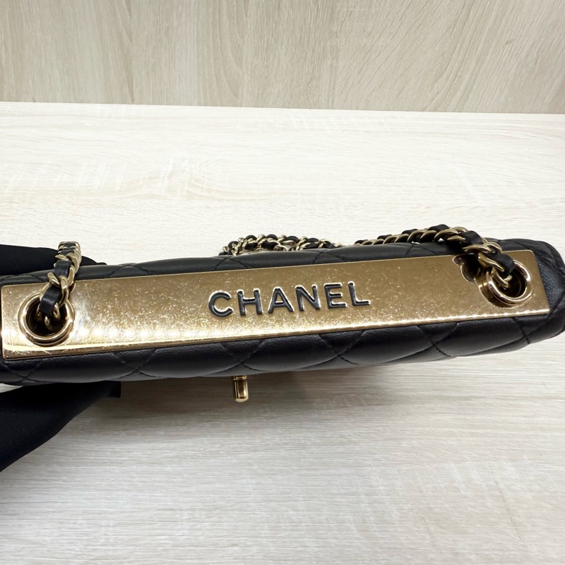 CHANEL黑羊皮淡金釦Trendy CC Woc下蓋小鏈包-19