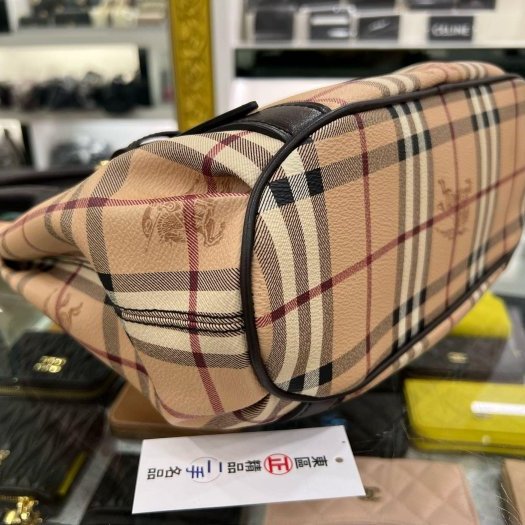 東區正精品㊣BURBERRY 3460067 BURBERRY 經典格紋騎士戰馬拼咖啡色皮革邊抓皺皺折金釦釦式手提包肩背包斜背包 RZ5845-5