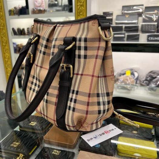 東區正精品㊣BURBERRY 3460067 BURBERRY 經典格紋騎士戰馬拼咖啡色皮革邊抓皺皺折金釦釦式手提包肩背包斜背包 RZ5845-7