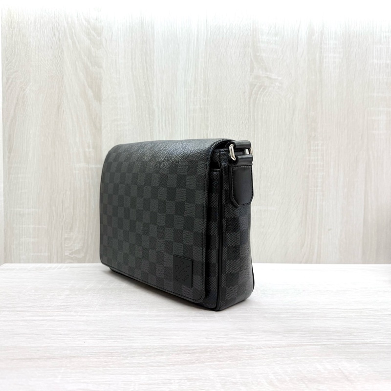 LV黑灰棋盤格帆布District PM郵差包N42710-2