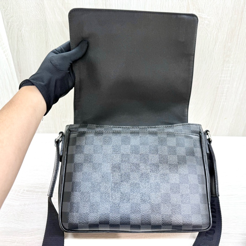 LV黑灰棋盤格帆布District PM郵差包N42710-4