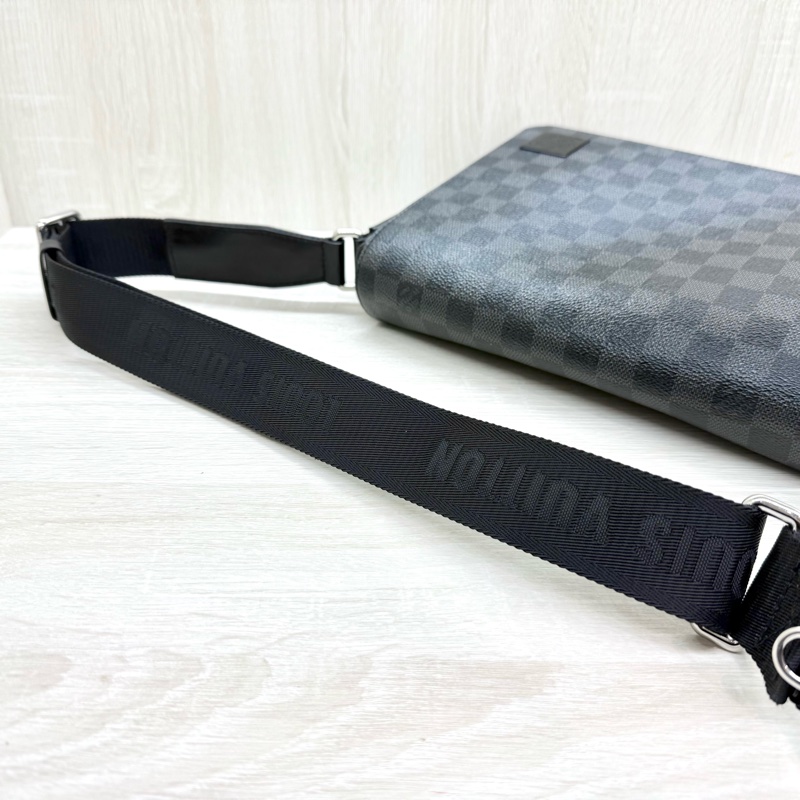 LV黑灰棋盤格帆布District PM郵差包N42710-7