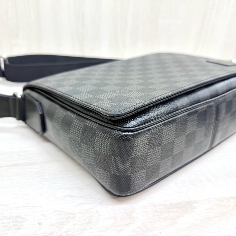 LV黑灰棋盤格帆布District PM郵差包N42710-9