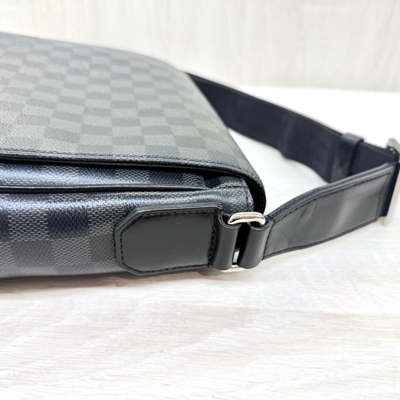 LV黑灰棋盤格帆布District PM郵差包N42710-11