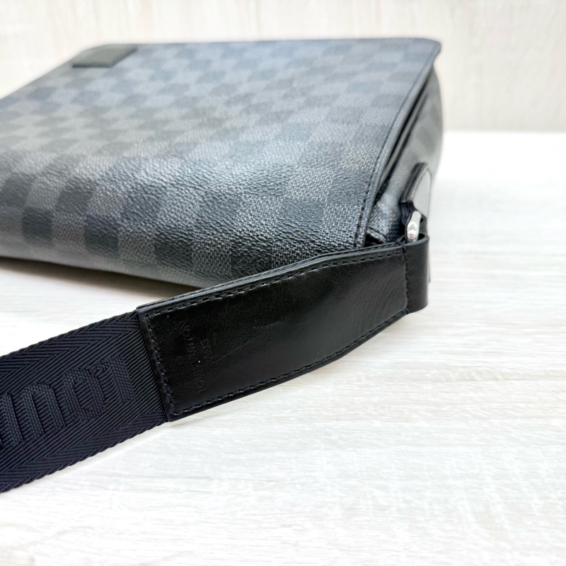 LV黑灰棋盤格帆布District PM郵差包N42710-14