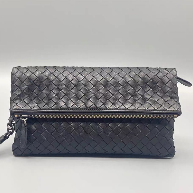 Bottega Veneta BV 全皮鞭隻手拿包 黑-0