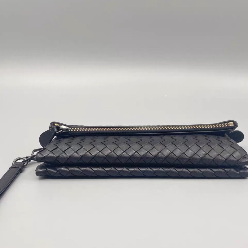 Bottega Veneta BV 全皮鞭隻手拿包 黑-2